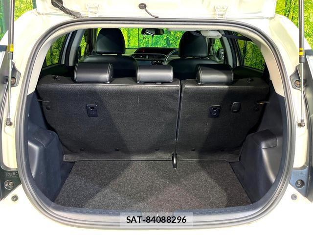 Toyota AQUA 2016-08 8004632-9