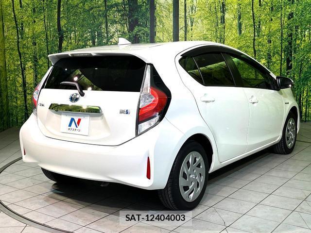 Toyota AQUA 2018-02 8004634-16