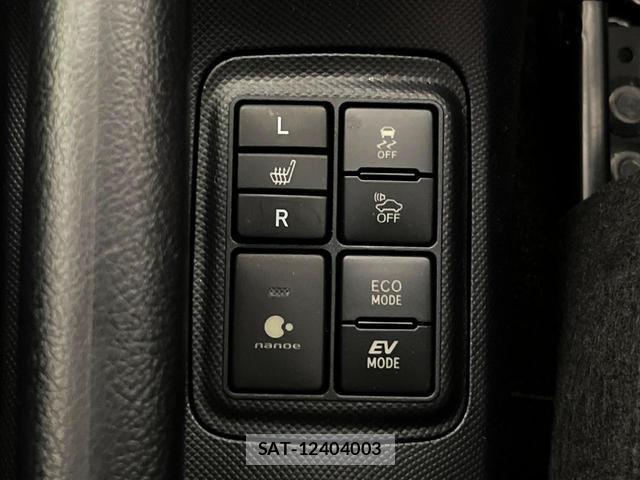 Toyota AQUA 2018-02 8004634-5
