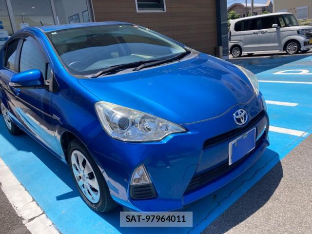 Toyota AQUA 2014-02 8005588-0