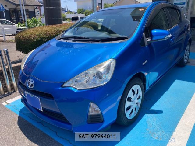 Toyota AQUA 2014-02 8005588-1