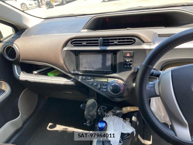 Toyota AQUA 2014-02 8005588-10