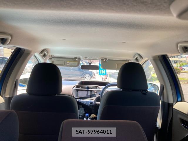 Toyota AQUA 2014-02 8005588-11