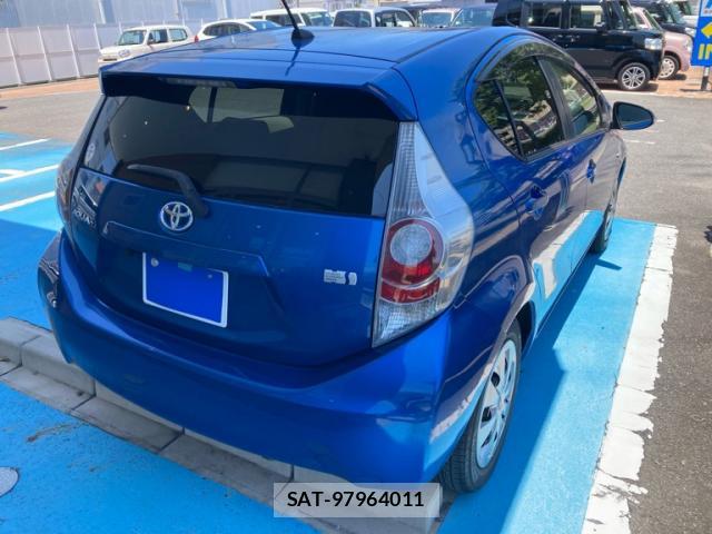 Toyota AQUA 2014-02 8005588-13