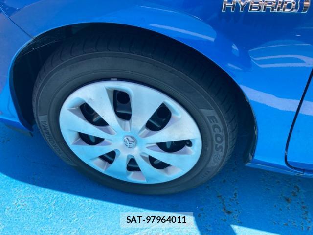 Toyota AQUA 2014-02 8005588-3