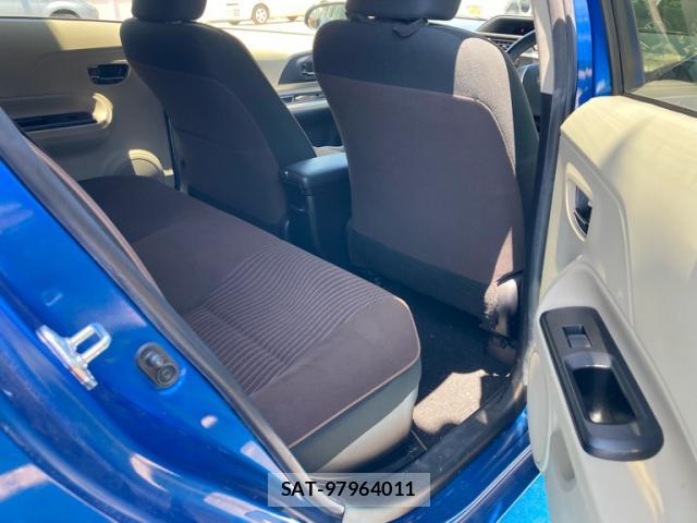 Toyota AQUA 2014-02 8005588-5
