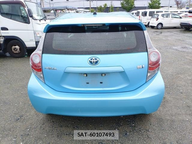 Toyota AQUA 2013-06 8005603-1
