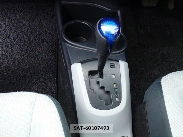 Toyota AQUA 2013-06 8005603-11