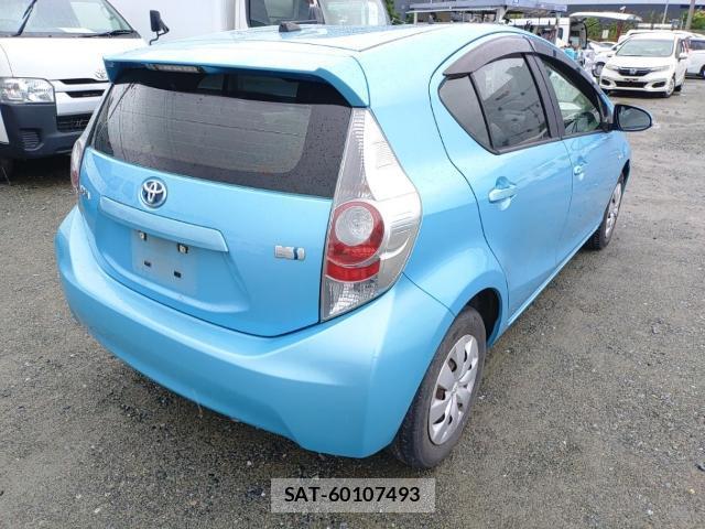 Toyota AQUA 2013-06 8005603-4