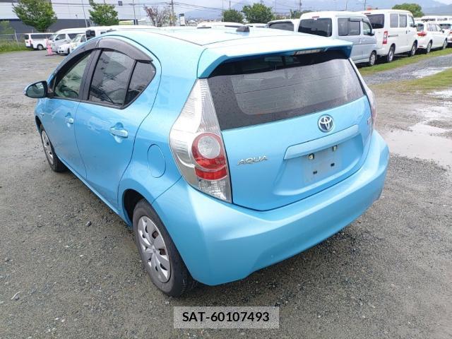 Toyota AQUA 2013-06 8005603-5
