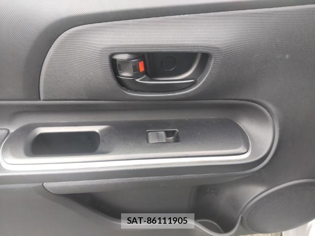 Toyota AQUA 2019-06 8005604-12
