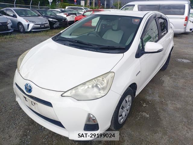Toyota AQUA 2013-06 8005612-0
