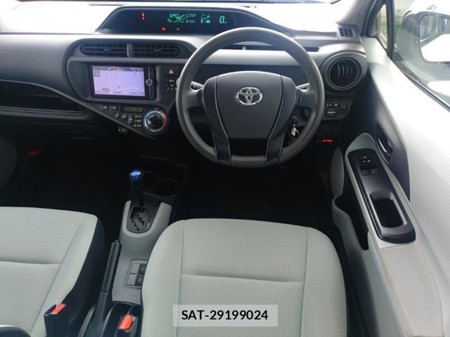 Toyota AQUA 2013-06 8005612-2
