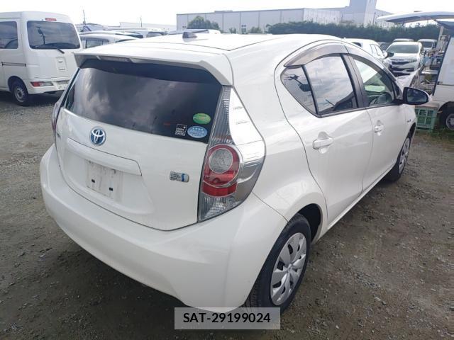 Toyota AQUA 2013-06 8005612-4