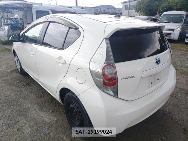Toyota AQUA 2013-06 8005612-5