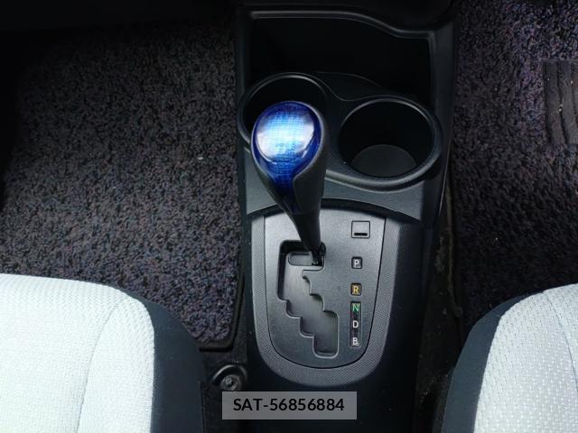 Toyota AQUA 2015-06 8005616-11