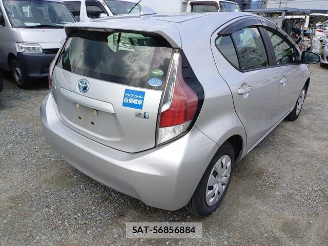 Toyota AQUA 2015-06 8005616-4
