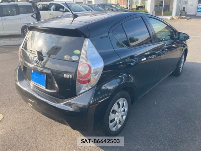 Toyota AQUA 2013-07 8005675-12