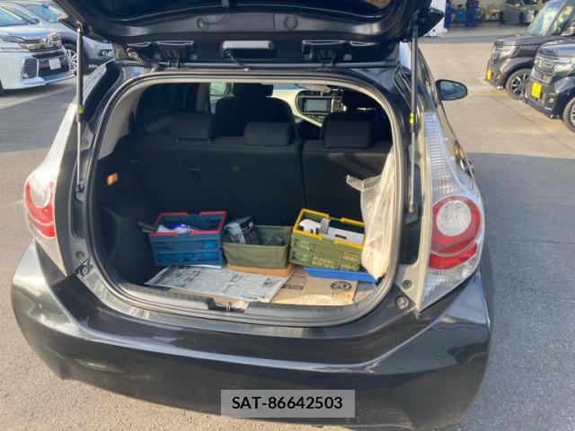 Toyota AQUA 2013-07 8005675-4