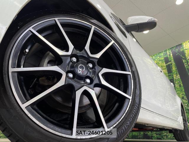 Toyota AQUA 2017-03 8006282-12