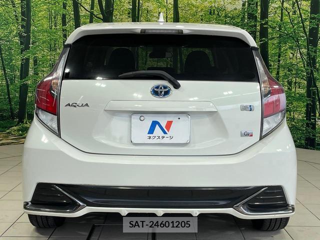 Toyota AQUA 2017-03 8006282-14
