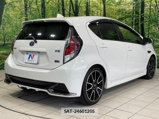 Toyota AQUA 2017-03 8006282-16