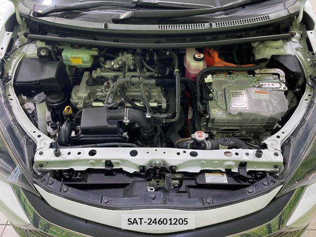Toyota AQUA 2017-03 8006282-17