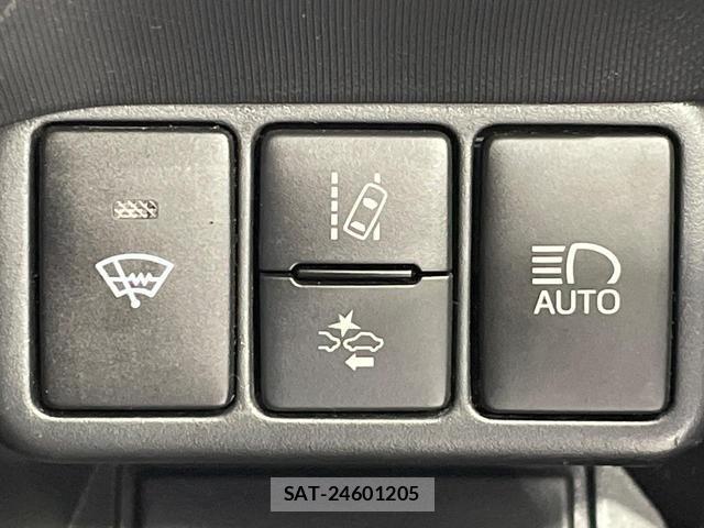 Toyota AQUA 2017-03 8006282-5