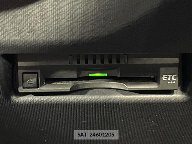 Toyota AQUA 2017-03 8006282-6
