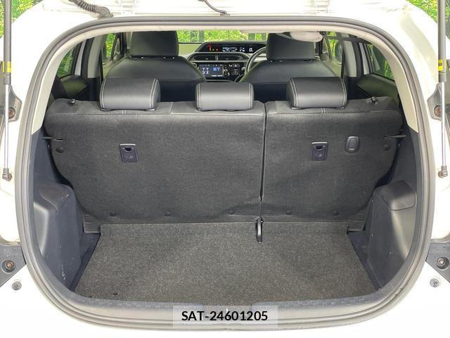 Toyota AQUA 2017-03 8006282-9
