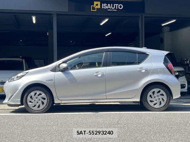 Toyota AQUA 2017-12 8006555-1