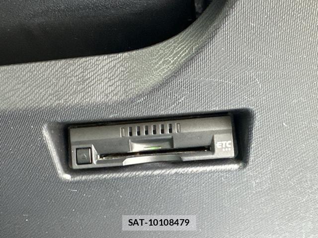 Toyota AQUA 2021-06 8006618-6