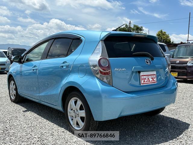 Toyota AQUA 2012-05 8006790-10