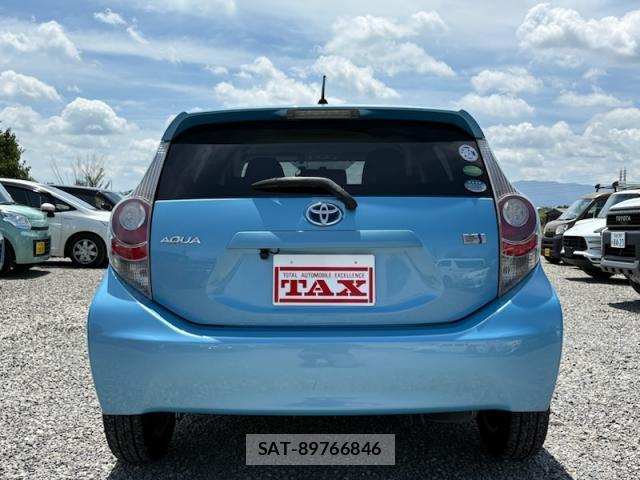 Toyota AQUA 2012-05 8006790-12