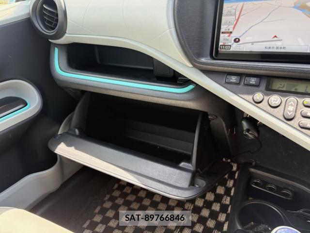 Toyota AQUA 2012-05 8006790-16