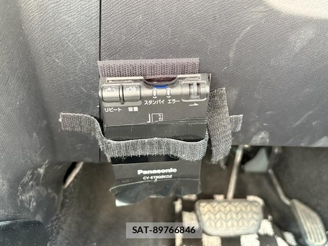 Toyota AQUA 2012-05 8006790-17