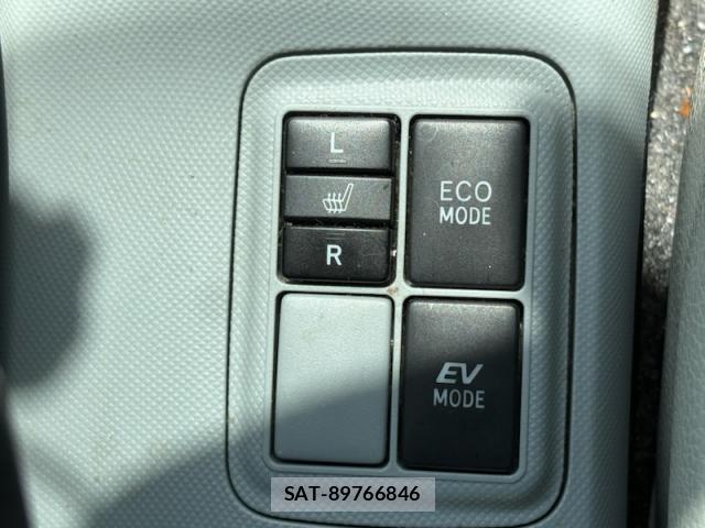 Toyota AQUA 2012-05 8006790-19