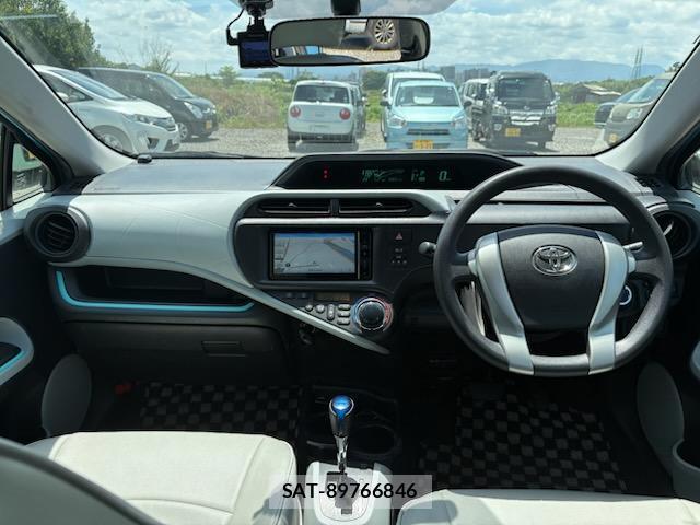 Toyota AQUA 2012-05 8006790-2