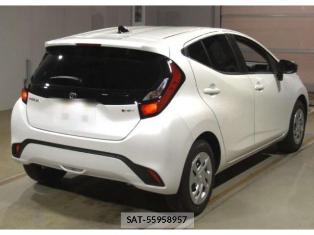 Toyota AQUA 2025-12 8008141-4