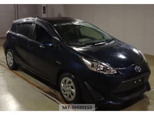 Toyota AQUA 2017-07 8008156-0