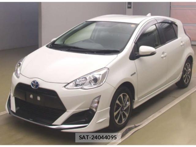Toyota AQUA 2015-12 8008158-0