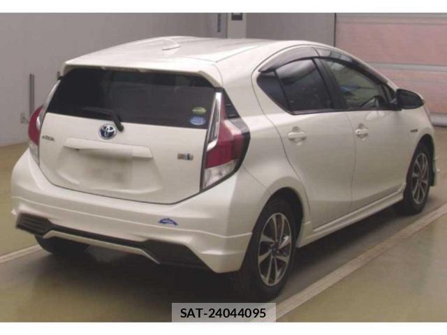 Toyota AQUA 2015-12 8008158-1
