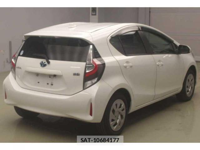 Toyota AQUA 2021-06 8008159-1