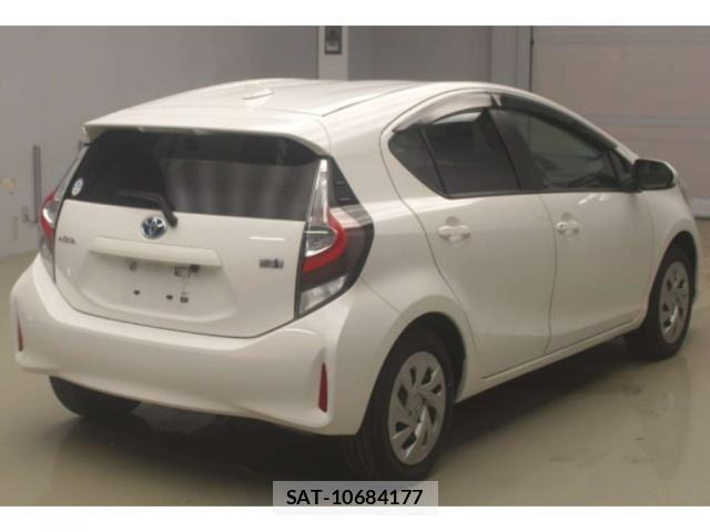 Toyota AQUA 2021-06 8008159-4