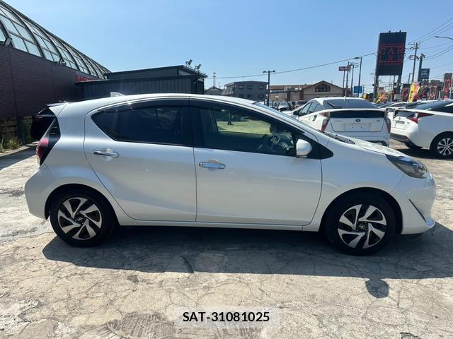 Toyota AQUA 2021-04 8008511-14