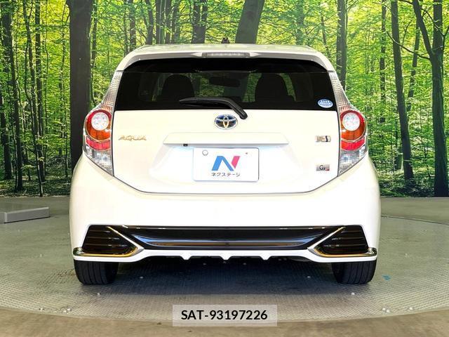 Toyota AQUA 2014-03 8008667-14