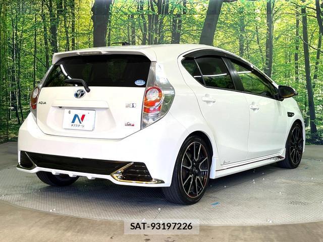 Toyota AQUA 2014-03 8008667-16