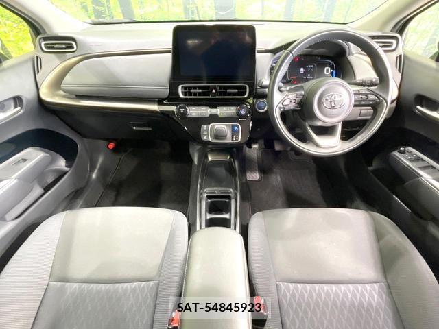 Toyota AQUA 2023-01 8010453-1