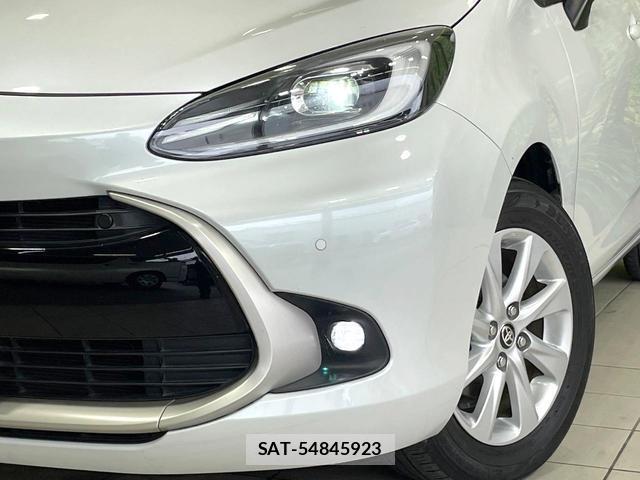 Toyota AQUA 2023-01 8010453-11