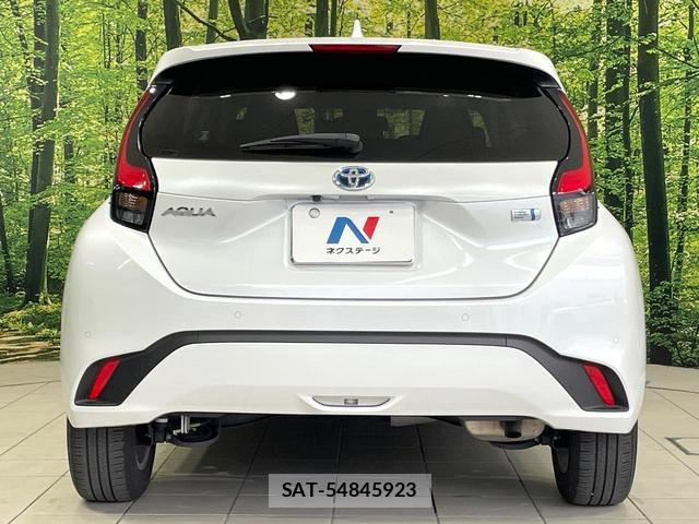 Toyota AQUA 2023-01 8010453-14
